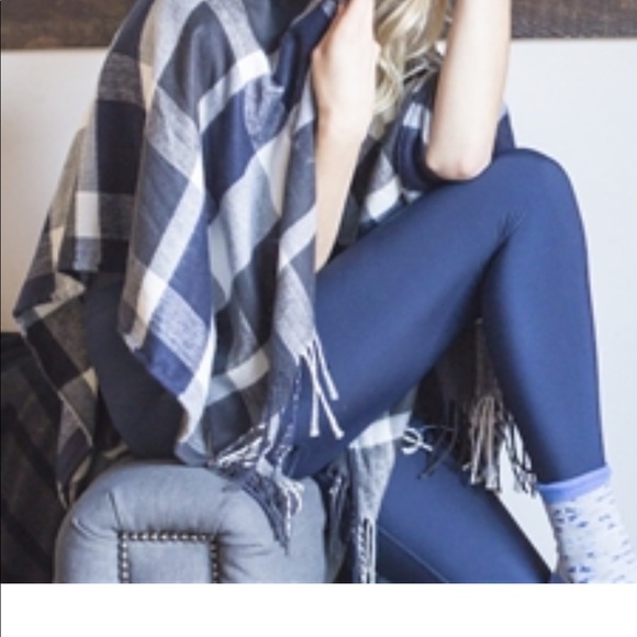 NWT Navy/Charcoal/white plaid “Plush” soft scarf - Picture 3 of 6